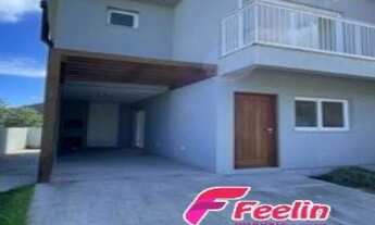 Imagem 2: Sobrado Recém Construído com 3 Dormitórios sendo uma Suíte com Varanda e um Amplo Living