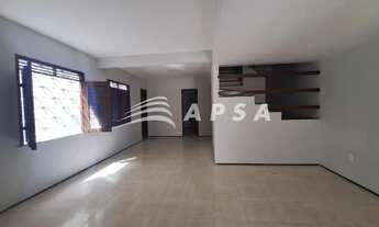 Imagem 7: EXCELENTE CASA COM 200 M2, GABINETE, 04 QUARTOS SENDO 03 SUITES PROX. AV. OLIVEIRA PAIVA