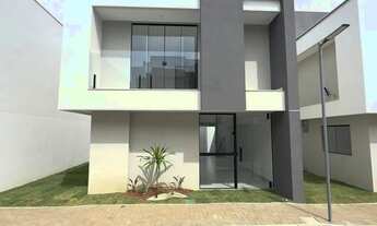 Imagem: 619 MIL! CASA 4/4 SENDO 3 SUÍTES