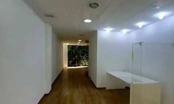 Imagem 5: Oportunidade Única! Loja com Mezanino Reformada e Localização Privilegiada!