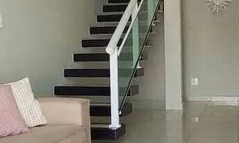 Imagem 4: Casa Duplex Solta com Amplo Terreno, Frente para Praça na Região Central do Eusébio, 152m2