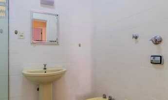 Imagem 2: Apartamento para venda tem 70 m² com 2 quartos em Catete - Rio de Janeiro - RJ