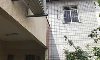 Imagem 3: Excelente Casa Residencial/Comercial no Jereissati I com Ponto Comercial e 3 Quartos