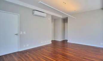 Imagem 2: Apartamento para aluguel e venda possui 152 m2 com 3 suites