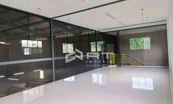 Imagem 4: OPORTUNIDADE DE LOCAÇÃO! Excelente galpão, com amplo terreno e ótima localização!