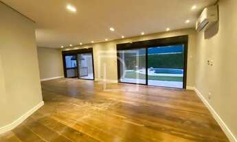 Imagem 3: Casa para venda ou locação no condomínio Alphaville 09, amplo quintal gramado