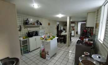 Imagem 6: Sobrado para venda possui 1200 metros quadrados com 6 quartos