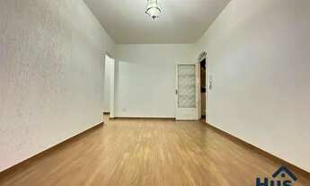 Imagem 2: Oportunidade! Casa para Locação com 2 Quartos, Suíte, Varanda e 1 Vaga Espaçosa no Bairro