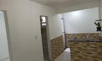 Imagem 3: Apartamento pequeno 1 Quarto sala com cozinha americana na Estrada do Monteiro