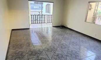 Imagem 5: Amplo sobrado ao lado do comércio e praia