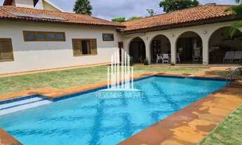 Imagem 2: Casa Térrea no Residencial Alphaville 6 com 2 suítes e 6 vagas de Garagem