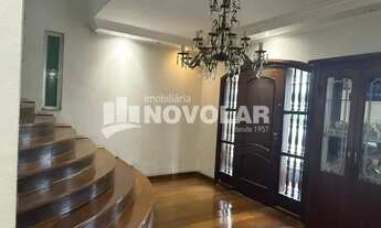 Imagem 6: Sobrado de Luxo com 3 Suítes, Garagem para 6 Veículos e Excelente Localização