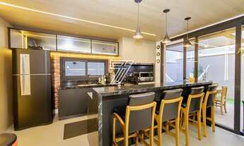 Imagem 6: Casa de condomínio para venda tem 298 metros quadrados com 3 quartos em São Braz - Curitib