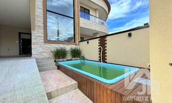 Imagem: Casa de alto padrão com piscina e suites