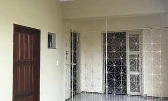 Imagem 4: Excelente Casa Residencial/Comercial no Jereissati I com Ponto Comercial e 3 Quartos