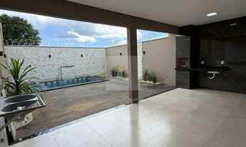 Imagem: Casa com Piscina lote grande próximo ao