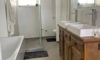 Imagem 7: Casa de condomínio para aluguel possui 250 metros quadrados com 4 quartos