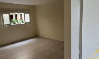 Imagem 4: Apartamento em Tirol com 2/4 + Dependência, 1 Vaga, Escada