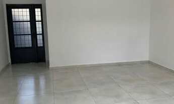 Imagem 2: Casa térrea para vender em ótima localização próximo à Av PioXII, toda reformada