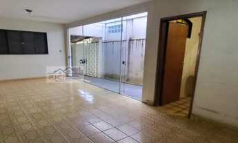 Imagem 2: Casa para Venda em Uberlândia, Marta Helena, 5 dormitórios, 3 banheiros, 4 vagas