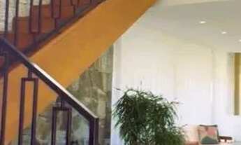 Imagem 2: Casa de condomínio para venda possui 272 metros quadrados com 5 quartos