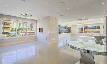 Imagem 4: Apartamento para venda possui 334 metros quadrados com 4 quartos em Auxiliadora - Porto Al