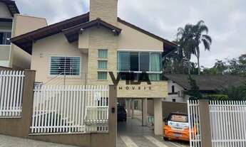 Imagem: Casa com 4 dormitórios sendo uma Suíte