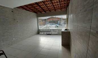 Imagem 2: Sobrado IMPECÁVEL no Canto do Forte, 2 dormitórios, sacada, confira na imobiliária em Prai