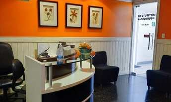 Imagem 3: Sala com consultórios divididos, 53m2