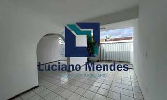 Imagem 3: Vendo casa no loteamento Alvorada bairro antares, 185m2, 03 suítes, piscina