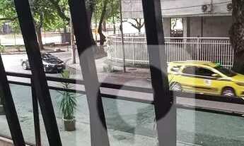 Imagem 3: Apartamento reformado com 3 quartos (suíte) e vaga no Leblon