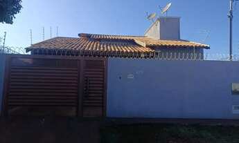 Imagem: Casa á venda com 3 quartos sendo 1 suíte