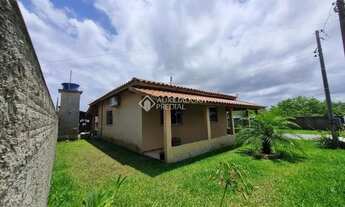 Imagem 2: Residência Exclusiva com Acesso Duplo e Localização Estratégica - Entrada de Garopaba, Gar