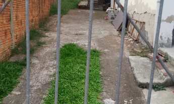 Imagem 3: Terreno a venda com duas casas com garagem