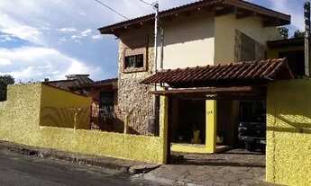 Imagem 2: Casa em Porto Alegre, no bairro Aberta dos Morros, com 4 dormitório(s), e 4 banh