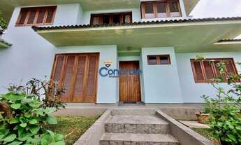 Imagem 2: Casa de Esquina com 4 Quartos, 4 Banheiros e 445 m²