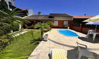 Imagem 4: Casa de 3 Dormitórios com piscina no centro de Imbé/RS