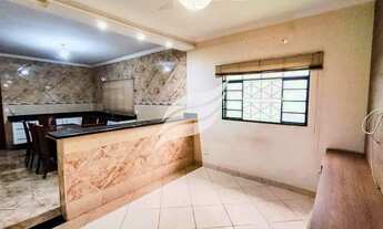 Imagem 2: Casa com 03 quartos e churrasqueira à venda no bairro Ipanema