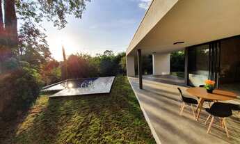 Imagem 4: Sobrado com acabamentos de primeira, móveis planejados e 2 suítes para venda em condomínio