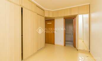 Imagem 7: DESOCUPADO! Amplo apartamento de 3 dormitórios com 2 vagas próximo à Sogipa!