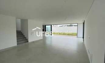 Imagem 7: Casa de condomínio sobrado para venda possui 369 metros quadrados com 5 quartos