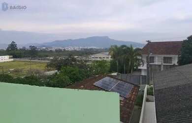 Imagem 2: Casa com 5 Quartos à Venda em São José - SC