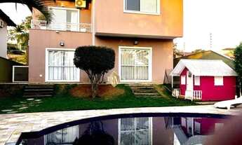 Imagem: Lindo sobrado disponível para venda no