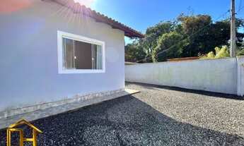 Imagem 3: Casa plana geminada em Barra Velha, 3 quartos sendo 1 suíte e espaço gourmet com churrasqu