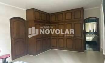 Imagem 7: Sobrado de Luxo com 3 Suítes, Garagem para 6 Veículos e Excelente Localização