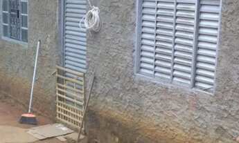 Imagem 7: Chácara em Tapiraí com rio no fundo e duas casas