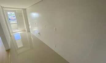 Imagem 4: Apartamento mobiliado de 2 dormitórios sendo 1 suíte, living com 2 ambientes, espera para