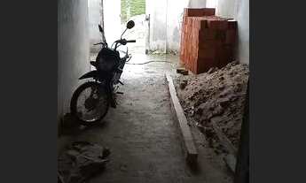 Imagem 2: Vendo essa casa tamanho 6,5x22 atrás e primeiro andar