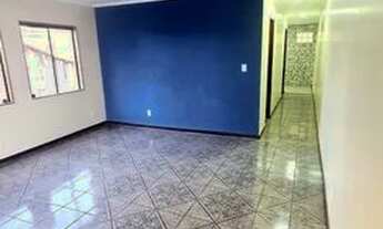 Imagem: Amplo sobrado ao lado do comércio e praia