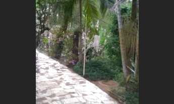 Imagem 3: Chácara em Tapiraí com rio no fundo e duas casas